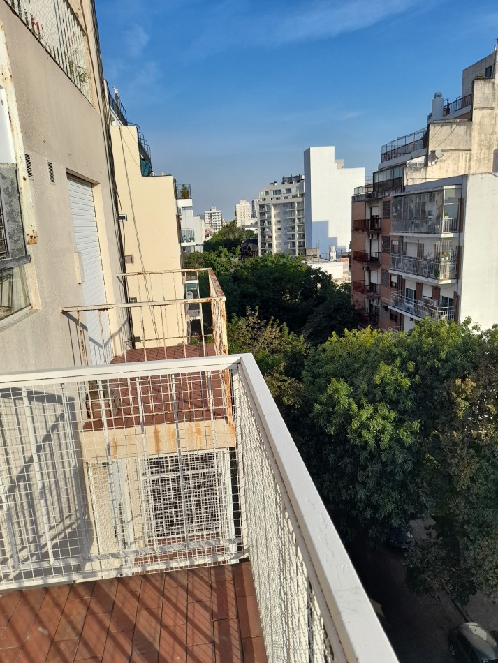 MONOAMBIENTE CON BALCON AL FRENTE MUY LUMINOSO