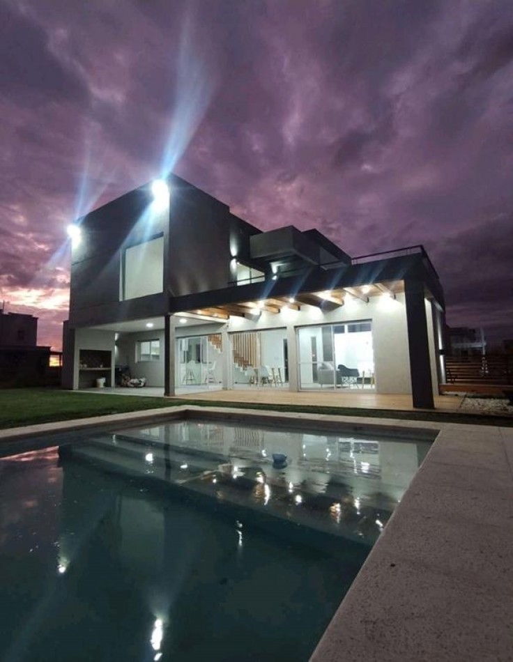 EXCELENTE VIVIENDA MINIMALISTA EN CLUB DE CAMPO HORIZONTES AL SUR