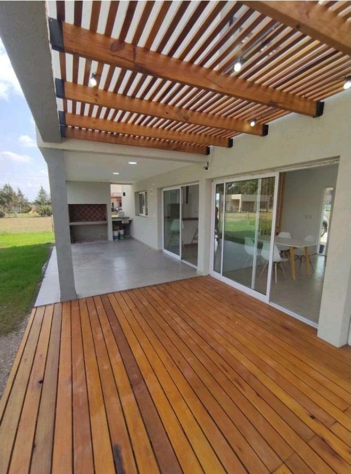 EXCELENTE VIVIENDA MINIMALISTA EN CLUB DE CAMPO HORIZONTES AL SUR